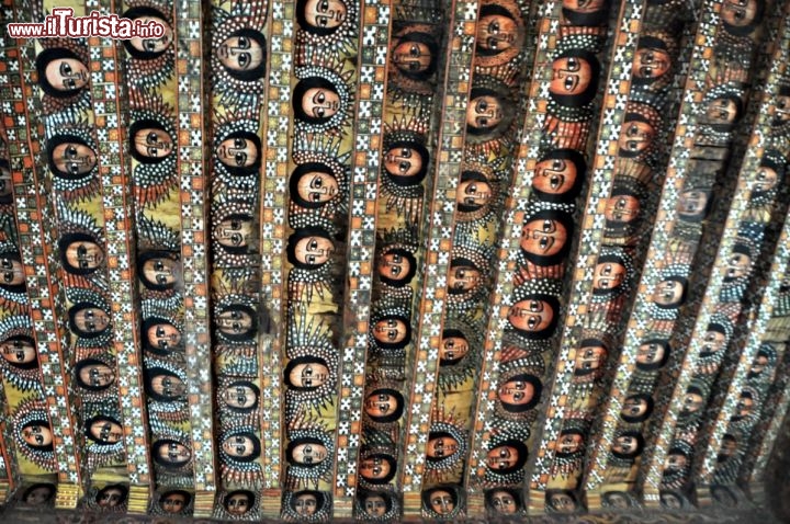 Immagine Soffito ad angeli nella chiesa Debran Birhan Selassie di Gondar