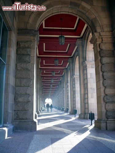 Immagine Il centro storico di Sofia sembra fatto apposta per le passeggiate, con le sue distanze a misura d'uomo, i portici e un'atmosfera intima e vivace allo stesso tempo - © Stoyanov Alexey / Shutterstock.com