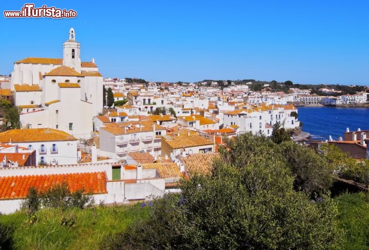 Immagine Spagna, il villaggio costiero di Cadaques in Costa Brava 156918014 - © Ammit Jack / Shutterstock.com