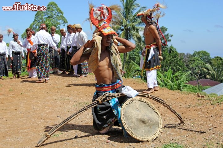 Immagine Spettaolo etnico a Flores in Indonesia - © bumihills / Shutterstock.com