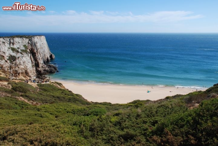 Immagine Spiaggia Cabo Sao Vicente a Sagres, nel sud del Portogallo, lungo la costa dell'Algarve - © Solnechnaja / Shutterstock.com