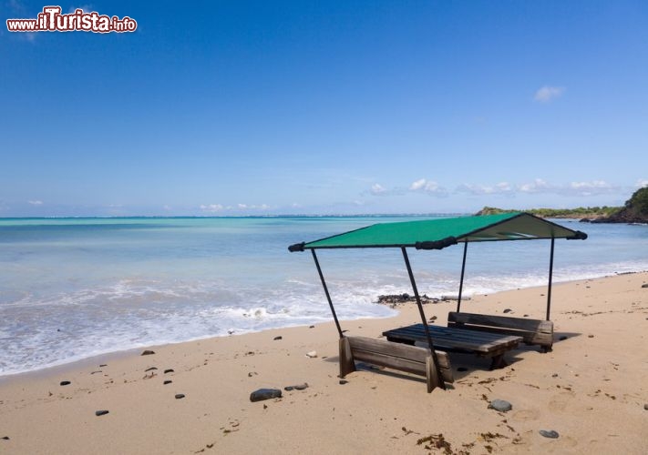 Immagine Spiaggia di Friar's beach a Sint Maarten, Caraibi orientali, gruppo delle Piccole Antille - © Steve Heap / Shutterstock.com