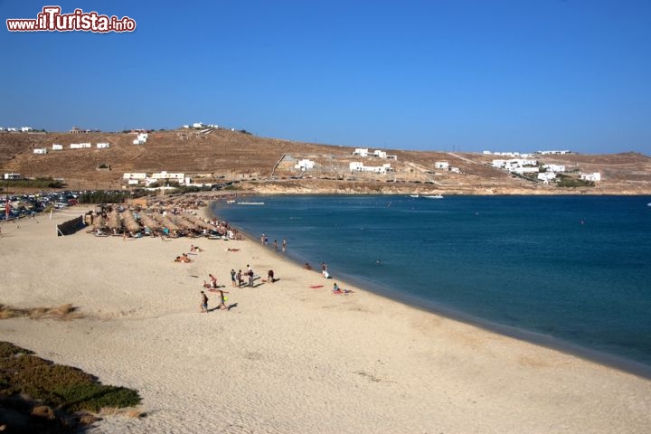 Immagine La spiaggia di Kalo Livadi  si trova a Mykonos in Grecia - © Evangelos Gagkos / Shutterstock.com