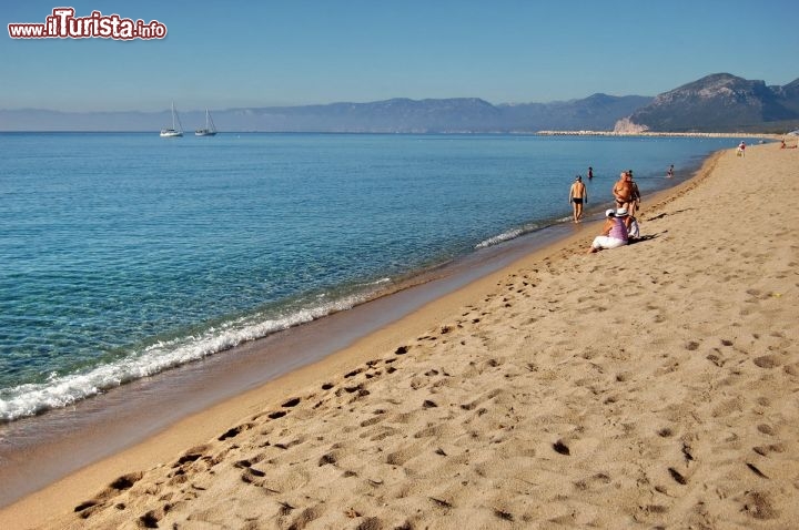 Immagine Spiaggia Marina di Orosei in Sardegna.