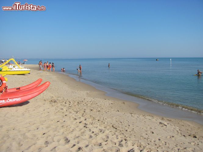 Immagine Spiaggia di Petacciato Marina, lungo la Costa Verde del Molise - © Davide Fagiolini / cc-3.0-creative-commons