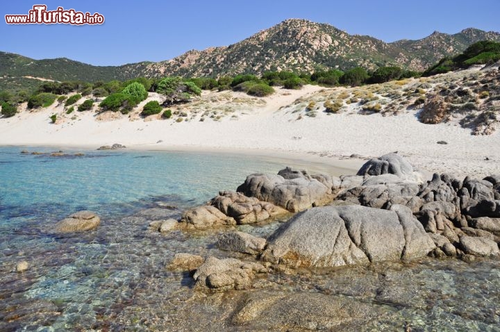 Immagine La spiaggia di Sa Ruxi a Villasimius, uno degli arenili più famosi di tutta la Sardegna - © ROBERTO ZILLI / Shutterstock.com