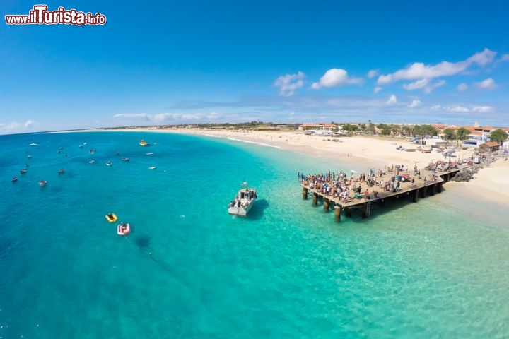 Immagine La magnifica spiaggia di Santa Maria sull'Isola di Sal (Ilha do Sal) a Capo Verde (Africa) - © Samuel Borges Photography / Shutterstock.com