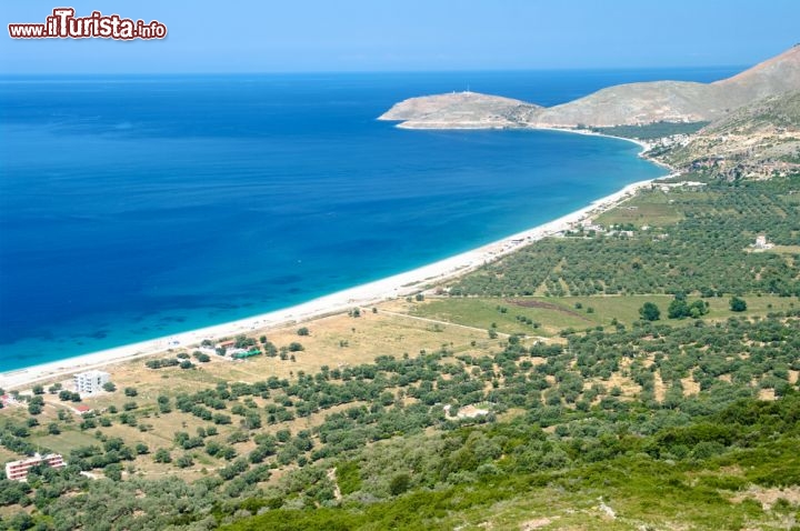 Immagine La spiaggia di Borshi, sulla costa sud dell'Albania  - © ollirg / Shutterstock.com