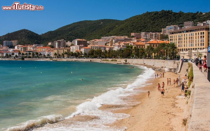Immagine Spiaggia di Ajaccio, Corsica occidentale - © Gerardo Borbolla / shutterstock.com