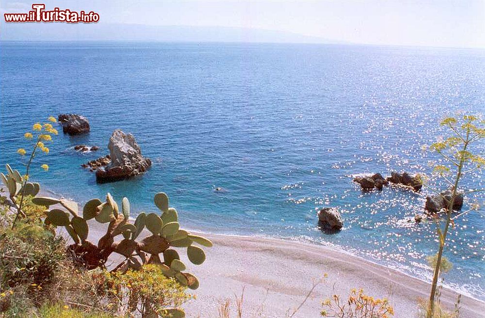Immagine La Spiaggia a nord di Ali Terme in Sicilia