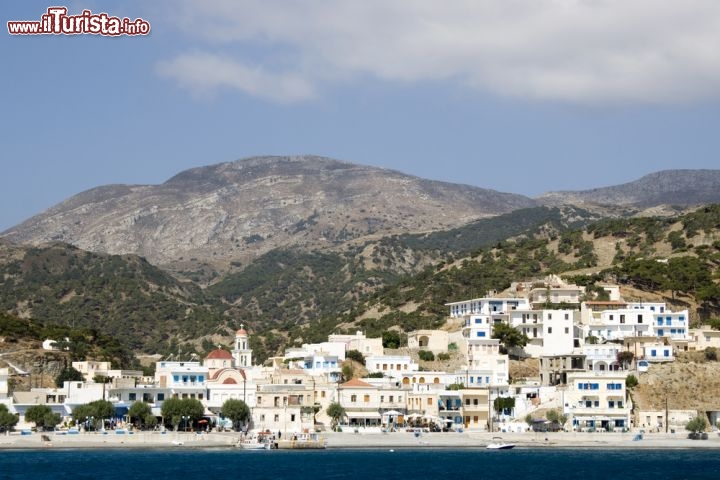 Immagine la spiaggia di Diafani a Karpathos è considerata una delle più belle della Grecia - © baldovina / Shutterstock.com