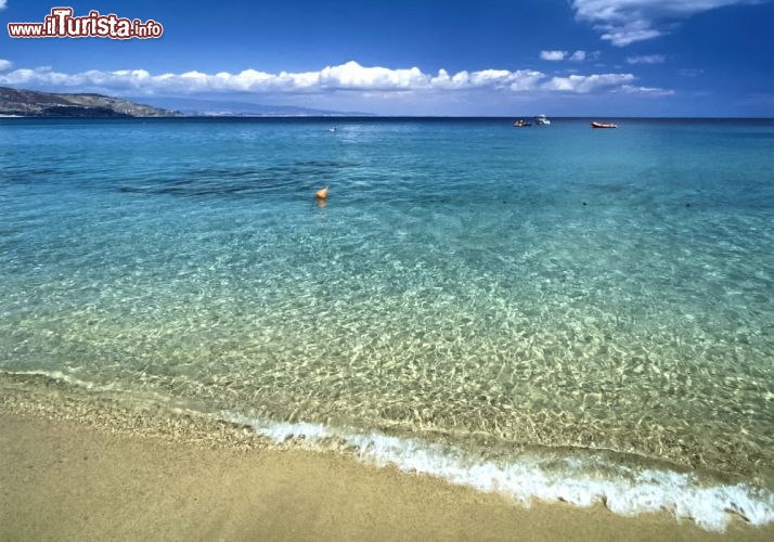 Immagine Spiaggia di Soverato, costa ionica della Calabria  - © Angelo Giampiccolo / Shutterstock.com