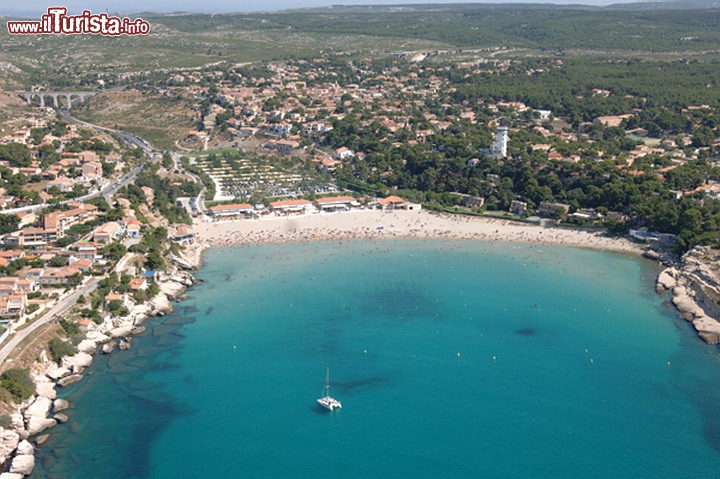 Immagine La bella spiaggia di Verdon Plage si trova non lontano da Martigues in Provenza - Cortesia foto, www.ville-martigues.fr/
