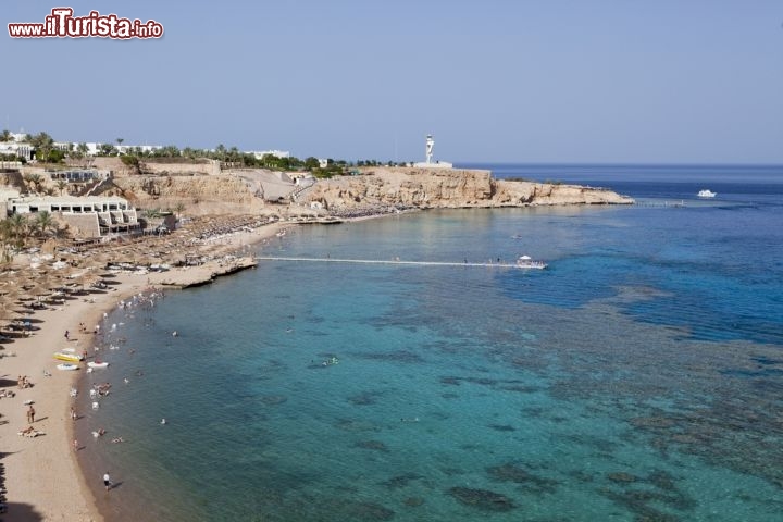 Immagine Spiaggia e barriera corallina nei pressi di Sharm el Sheikh in Egitto - © Johan_R / Shutterstock.com