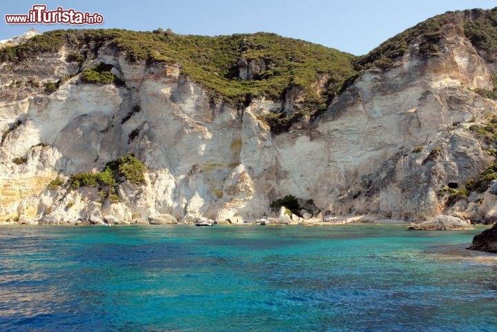 Immagine Spiaggia magnifica a Ponza isole Ponziane tirreno Lazio - © claudio zaccherini / Shutterstock.com