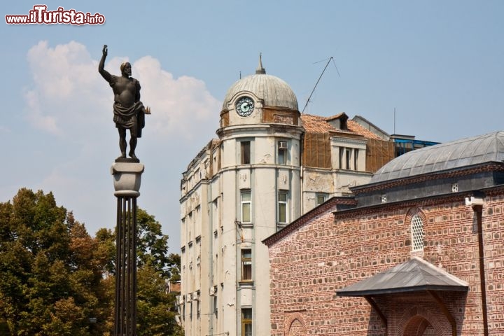 Immagine Statua nel cuore di Plovdiv cittò storica della Bulgaria una delle più antiche d'Europa