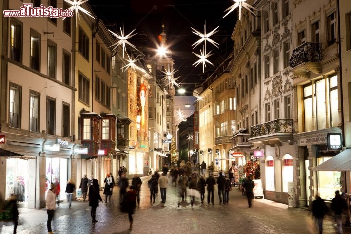 Immagine La "città delle stelle" (Sternenstadt), le luci lungo le vie di San Gallo durante il periodo di Natale