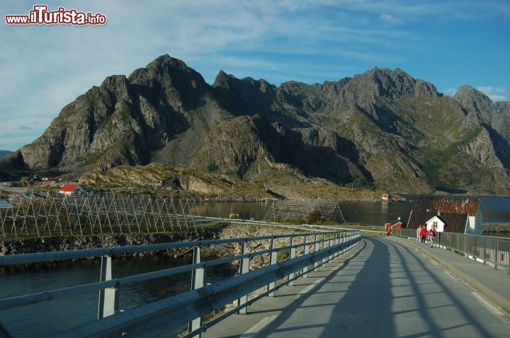 Immagine Strada accesso ponte Hennigsvaer Lofoten Norvegia