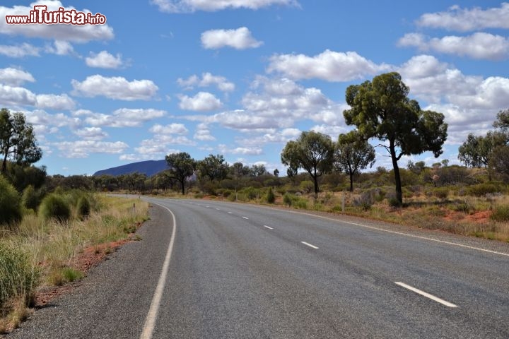 Immagine Strada che conduce dai Kata Tjuta fino ad Ayers Rock