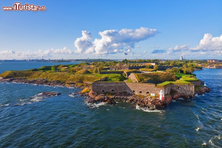 Immagine Suomenlinna la fortezza nella baia di Helsinki in Finlandia - © Oleksiy Mark / Shutterstock.com