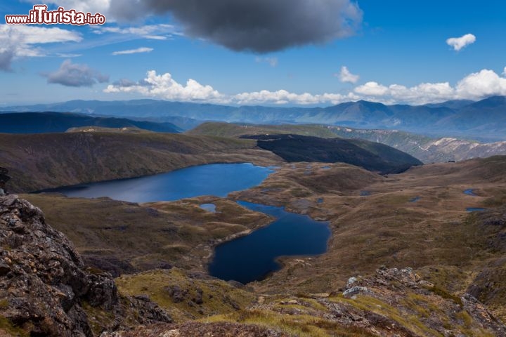 Immagine Sylvester Lakes: si trovano nela Parco Nazionale Kahurangi, il secondo per grandezza della Nuova Zeland, nella Regione di Tasman, la più settentrionale dell'Isola del Sud - © Pi-Lens / Shutterstock.com