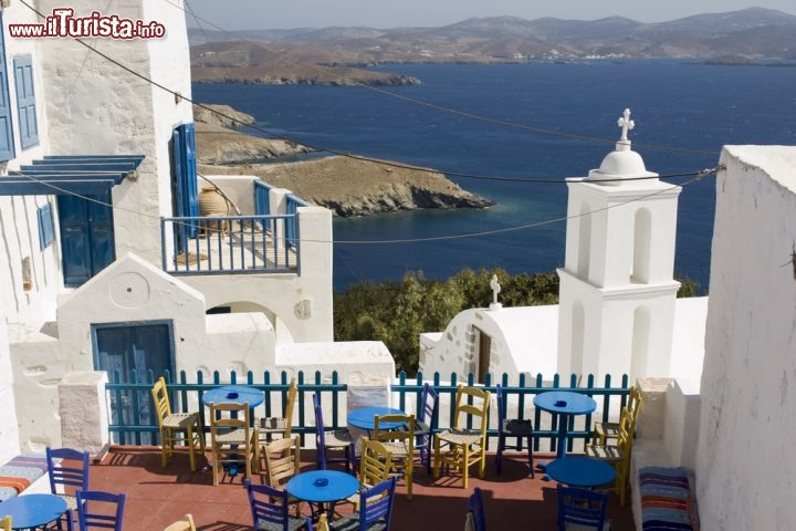 Immagine Una taverna ad Astypalaia nel Dodecaneso, Mar Egeo, Grecia  sud-orientale - © baldovina / Shutterstock.com