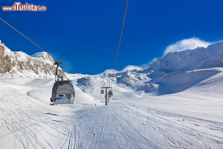 Immagine Telecabine a Solden: la località sciistica possiede oltre 150 km di piste, che la rendono una delle mete preferite per le settimane bianche in Tirolo - © Tatiana Popova / Shutterstock.com