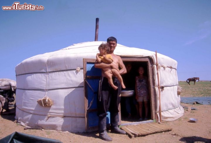 Immagine Tenda mongolia una tipica Gher mongola - Foto di Giulio Badini / I Viaggi di Maurizio Levi