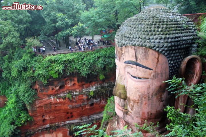 Immagine Testa della statua del Buddha più grande del mondo a Leshan, Cina.