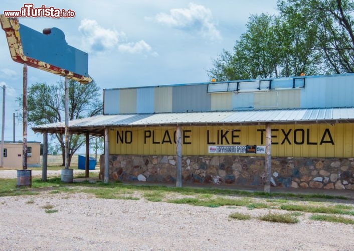 Immagine Texola, si trova lungo la Route 66 in Texas  - © Steve Lagreca / Shutterstock.com