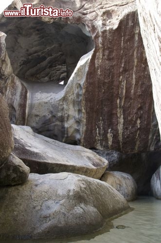 Immagine Un dettaglio delle rocce di The Baths a Virgin Gorda, British Vergin Islands - © Guendalina Buzzanca / thegtraveller.com