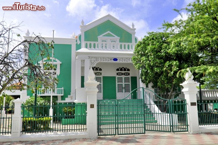 Immagine Tipica casa coloniale sull'isola di Aruba - © meunierd / Shutterstock.com