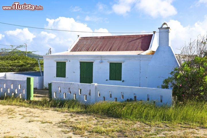 Immagine Tipica casa cunucu sull isola di Aruba, caraibi meridionali - © Steve Photography / Shutterstock.com