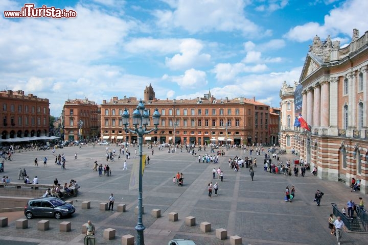 Immagine Tolosa Place du Capitole, la piazza del municipio - © José Manuel Herrador