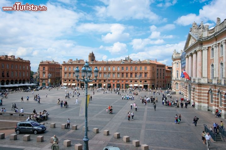 Immagine Tolosa Place du Capitole, la piazza del municipio - © José Manuel Herrador