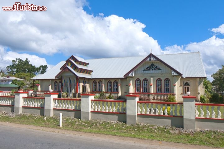 Immagine Tonga, Oceano Pacifico: una delle tate chiese cristiane presenti sull'arcipelago - © Andrea Izzotti / Shutterstock.com