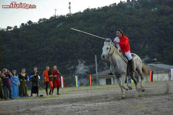 Immagine Il Torneo delle Contrade, il momento più importante della Giostra di Castello del Matese in Campania - © www.la-giostra.it