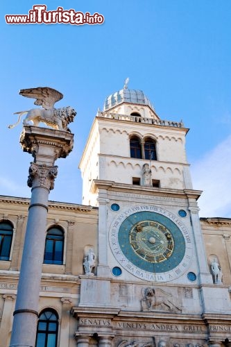 Immagine La Torre dell'Orologio, pregevole testimonianza medievale affacciata su Piazza dei Signori a Padova - © vvoe / Shutterstock.com