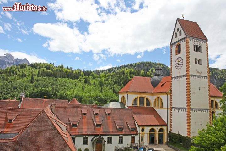 Immagine La torre campanaria della Basilica di St. Mang a Fussen in Germania - © Alexandra Lande / Shutterstock.com