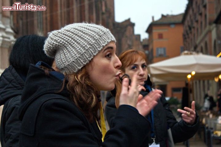 Immagine Tour guidato di Bologna con interprete LIS per persone audiolese, Emilia Romagna.