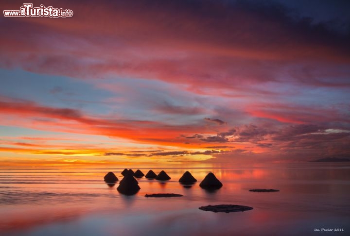 Immagine Alba nel deserto di Sale più famoso della Bolivia, il  Salar de Uyuni - © Ian Parker / Evanescent Light Photography  qui per ordinare una stampa: buy photo