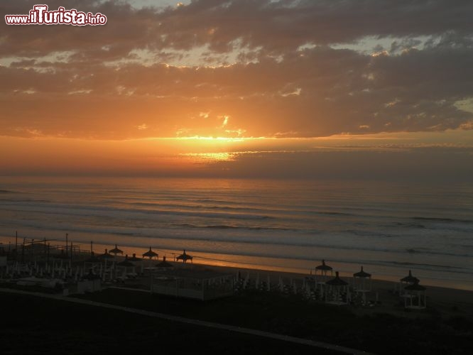 Immagine Tramonto ad El Jadida sull'oceano Atlantico, visto dalla spiaggia del Mazagan Beach & Golf Resort