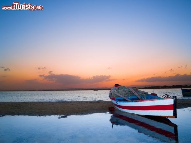 Immagine Tramonto Mediterraneo sulla lunga spiaggia di Hammamet in Tunisia - © Jose Ignacio Soto / Shutterstock.com