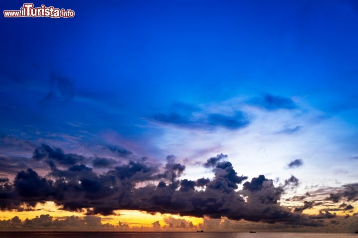 Immagine Tramonto tropicale all'isola di Phu Quoc, uno dei gioielli turistici del Vietnam - © Frank Fischbach / Shutterstock.com