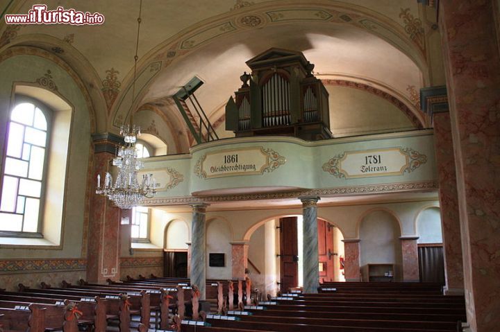 Immagine L'interno della chiesa evangelica di Trebesing offre ai visitatori più curiosi un magnifico ed antico organo