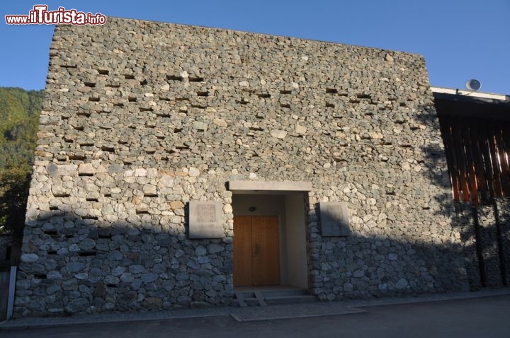 Immagine Tribunale di Mestia capoluogo Upper Svaneti in Georgia