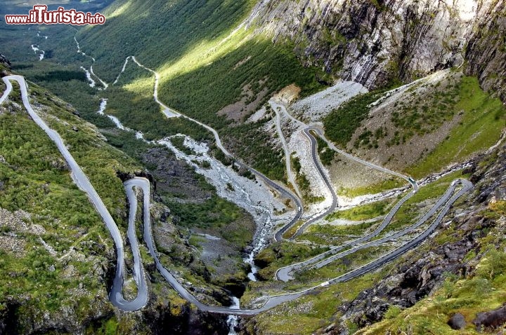 Immagine Trollstigen, il "serpente" d'asfalto sulle Alpi norvegesi, lungo la Strada Statale n° 63 in Norvegia.