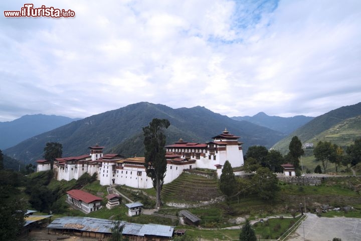 Immagine Trongsa Dzong, uno dei Monasteri fortificati del Bhutan - © fritz16 / Shutterstock.com