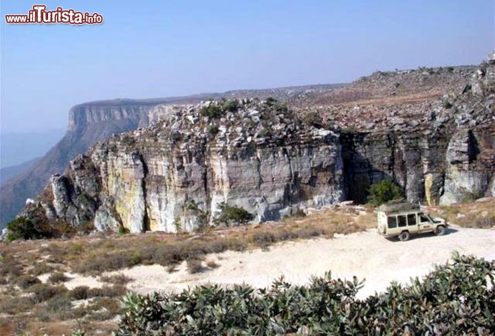 Immagine Tunda Vale, Angola una fessura vulcanica - Foto di Giulio Badini