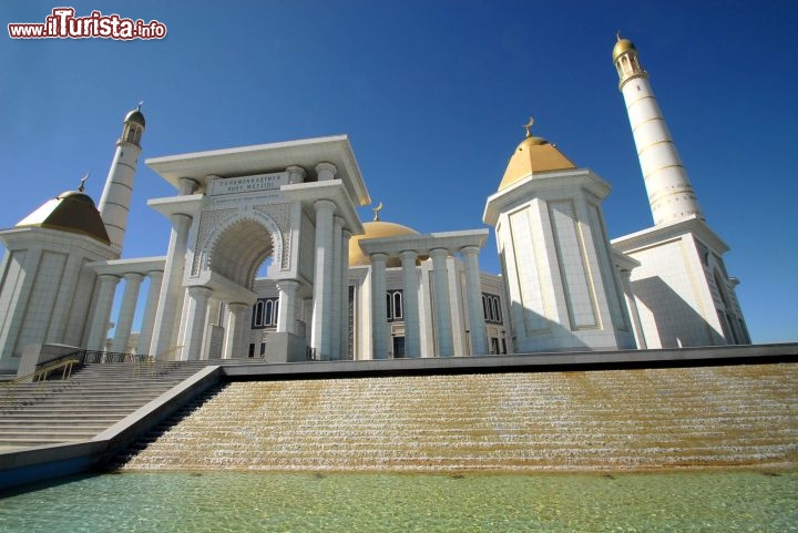 Immagine  Turkmenistan la moschea Turkmenbashi Ruhy ad Ashgabad - Foto di Giulio Badini / I Viaggi di Maurizio Levi
